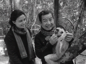 Sihanouk and Monineath with a monkey